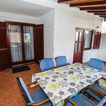 Apartman Maja *